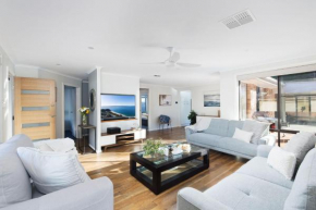 Chapeau Beach House- Walk to the beach